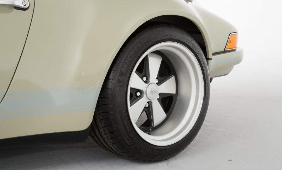  Porsche 911 Restomod by Theon 2016 года  (фото 28 из 40)